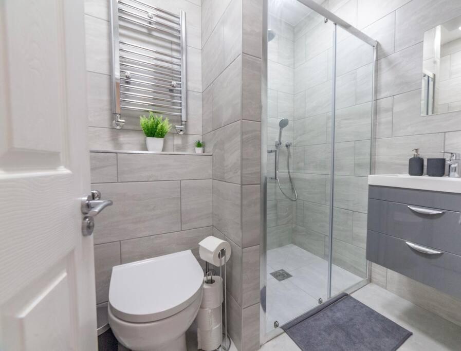 Sunny, 2Bed 2Bath, Garden Apartment Near Hyde Park Лондон Экстерьер фото
