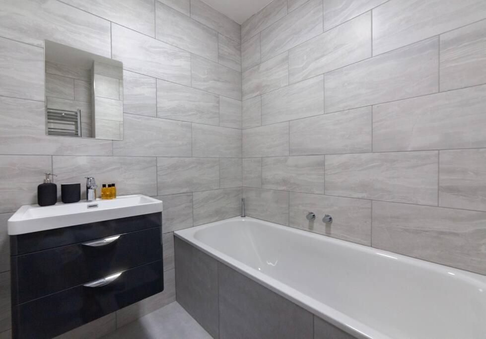 Sunny, 2Bed 2Bath, Garden Apartment Near Hyde Park Лондон Экстерьер фото