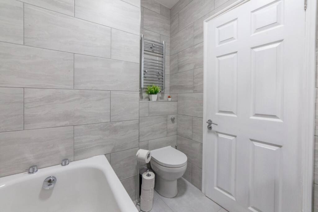 Sunny, 2Bed 2Bath, Garden Apartment Near Hyde Park Лондон Экстерьер фото